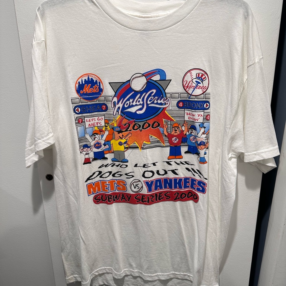 Vintage 2000 Subway Series tee in white. Rare “Who Let the Dogs Out” graphic. XL